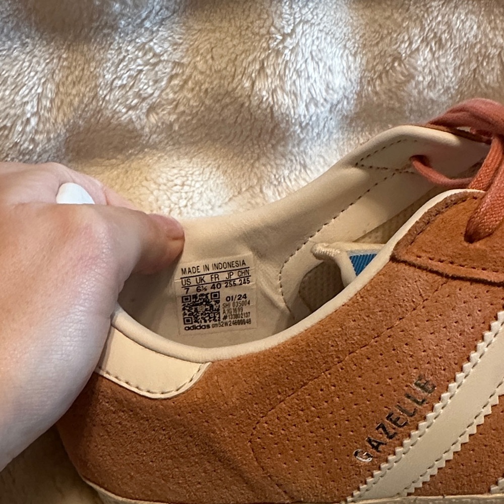 adidas Suede Low-Top Sneakers in Dusty Pink with White Stripes - Picture 4 of 4